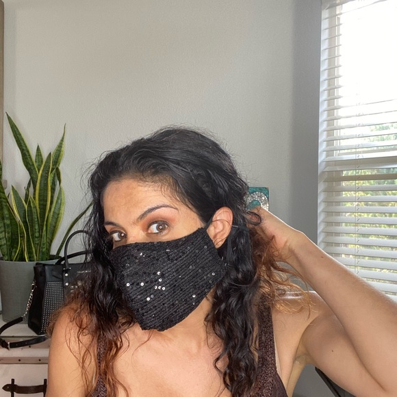 Black Sequin Mask - Picture 2 of 15
